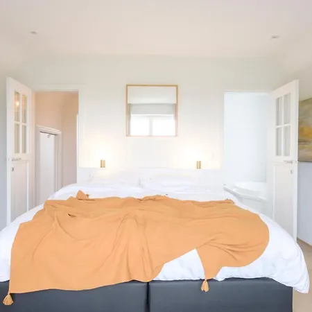 Beautiful 3 Bedrooms Near Zwin With A Garden 빌라 *