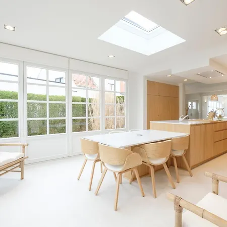 Beautiful 3 Bedrooms Near Zwin With A Garden 빌라 *