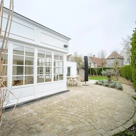 Beautiful 3 Bedrooms Near Zwin With A Garden 빌라 *